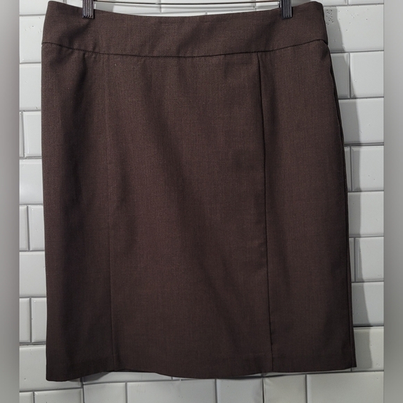 New York & Company Stretch Ladies Muted Brown Pencil Straight Skirt Lined Wide W - Picture 1 of 5